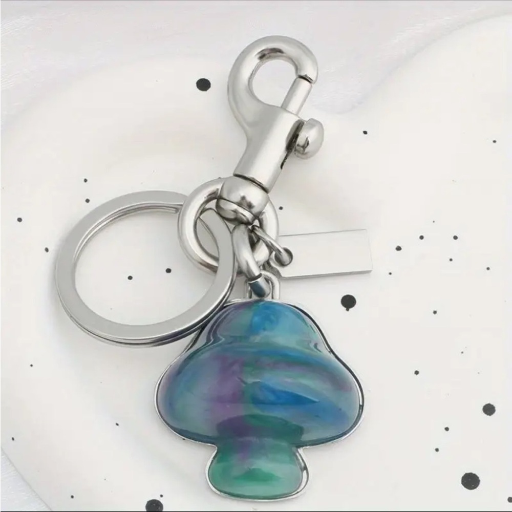 Gold/Silver and Green Mushroom Keychain - Picture 4 of 4